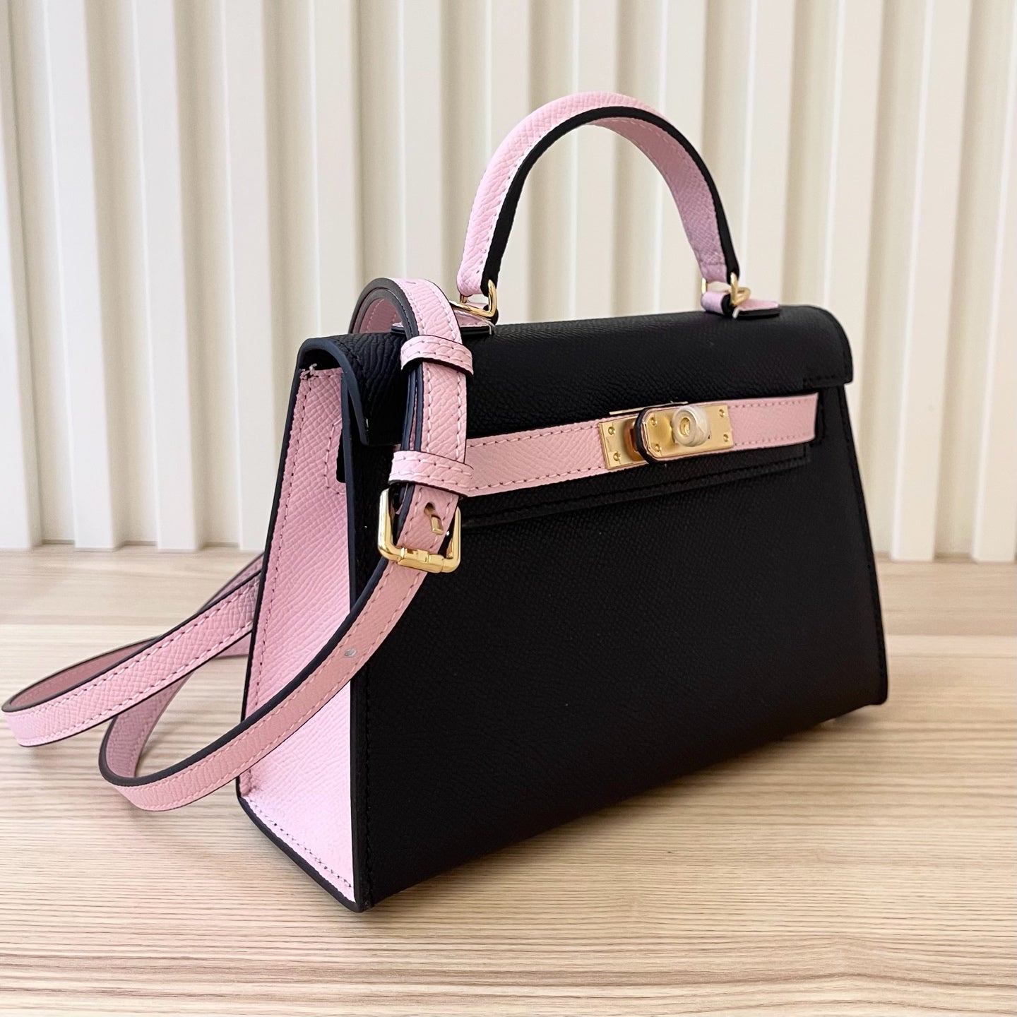 2WH25BDE Stylish leather bag
