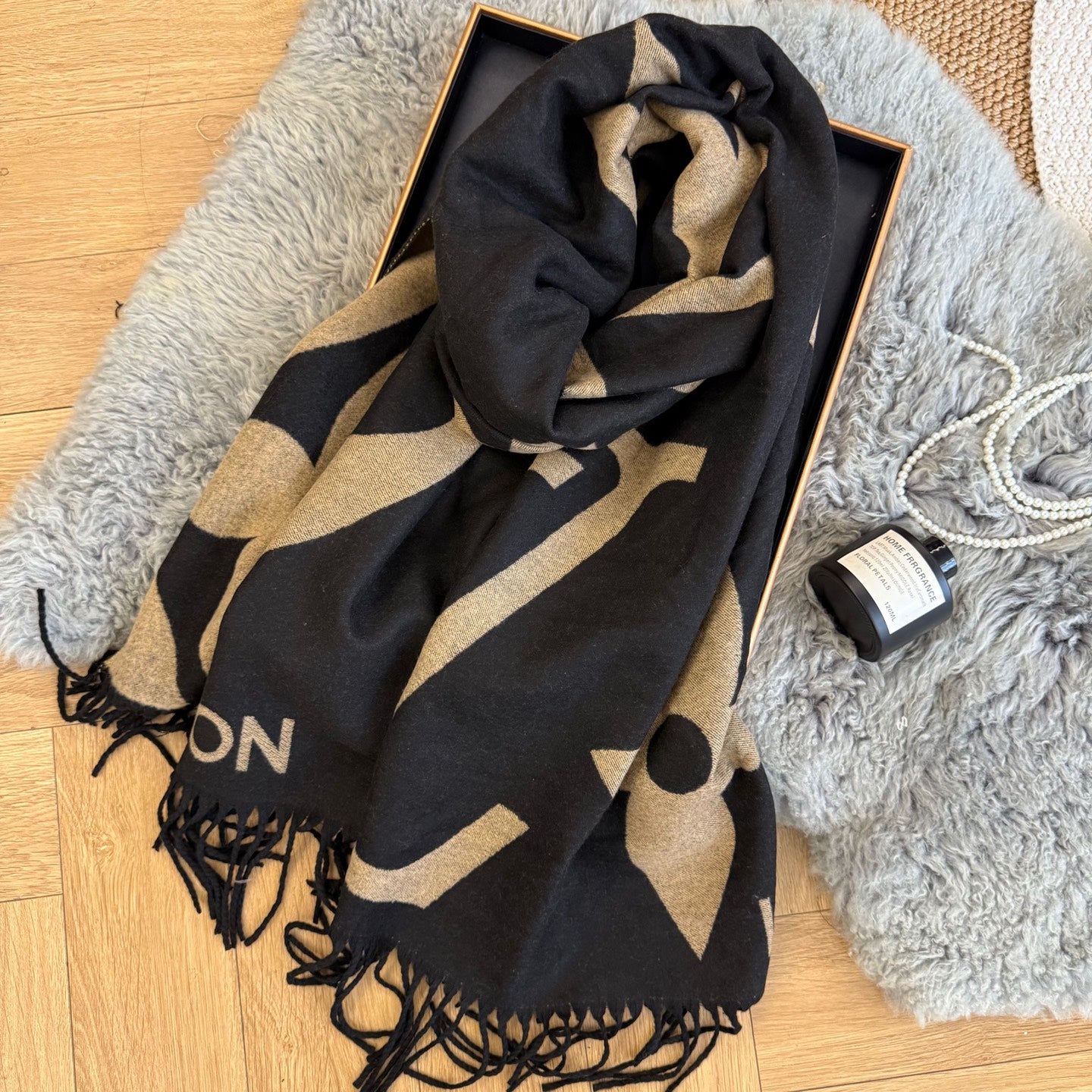185ZE66WDE Stylish Winter Scarves
