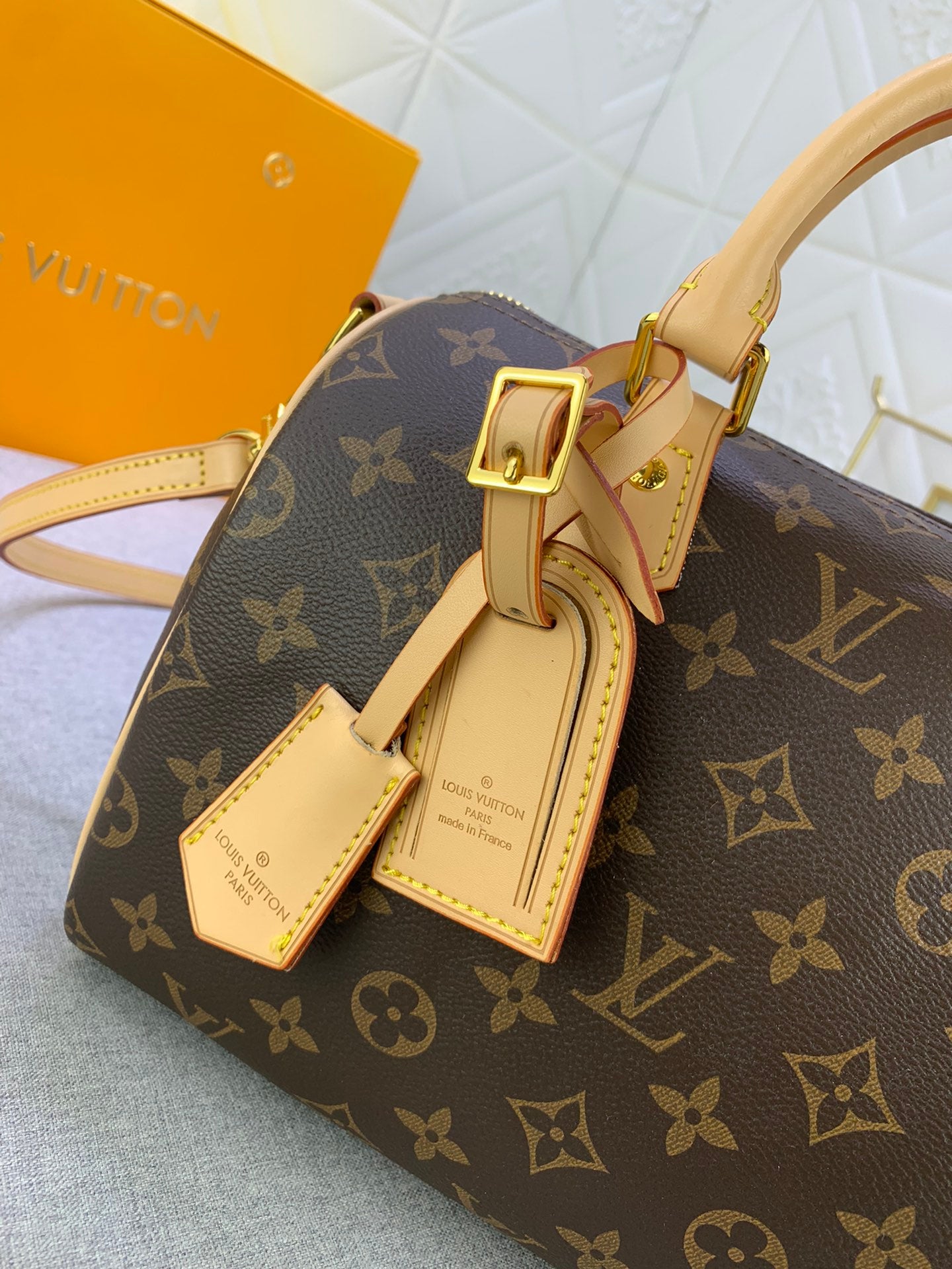 2XE268BDE Stylish leather bag 