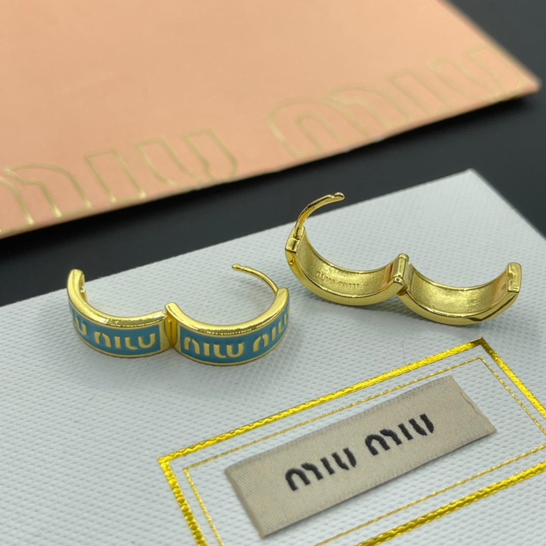 14A520EDE Stylish Earrings