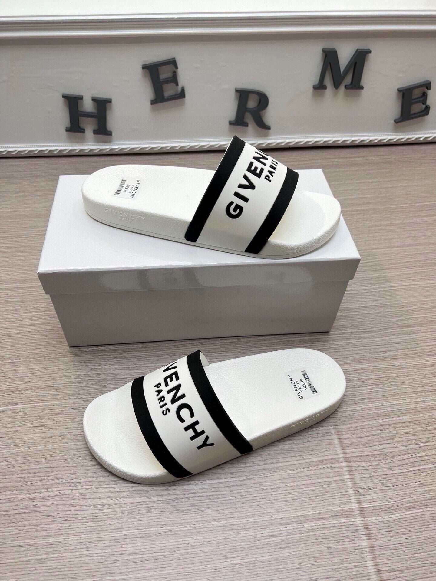 535ZGV264ZDE Stylish Slippers