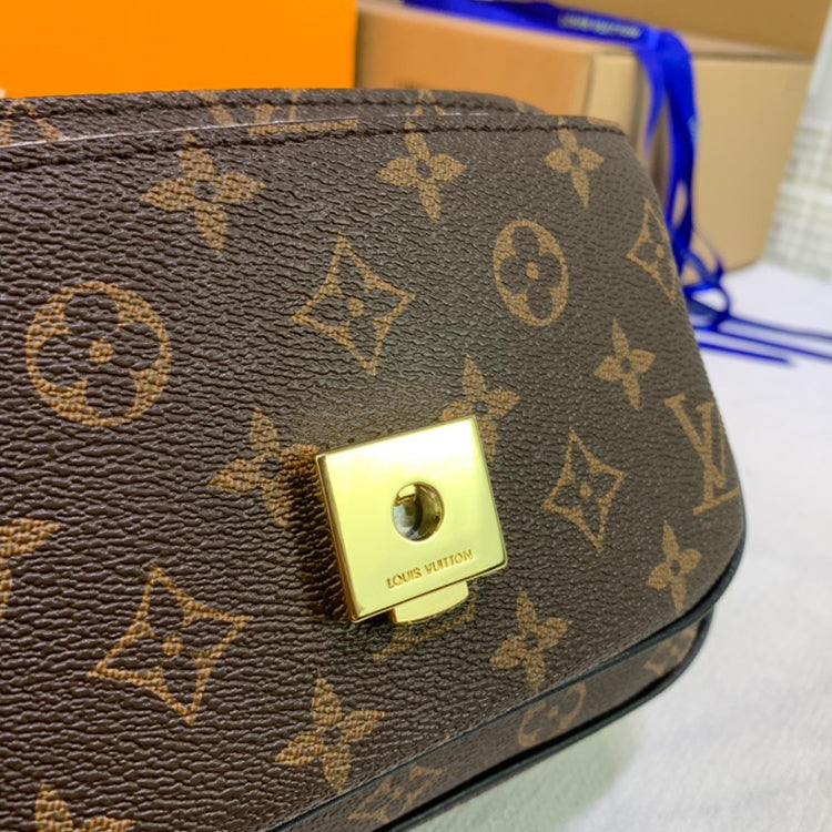 AE113BDE Stylish leather bag 