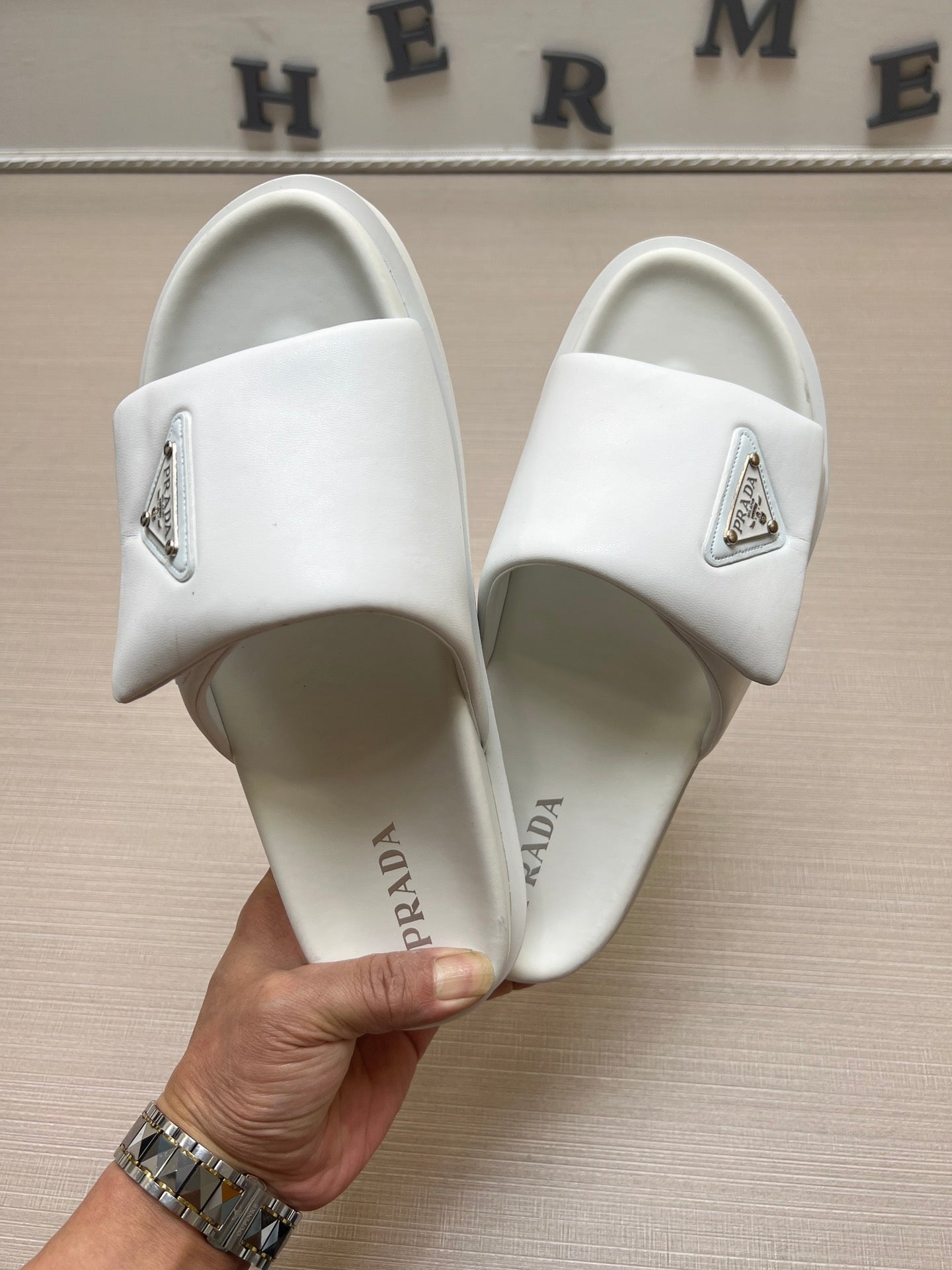 54PD5ZDE Stylish slippers