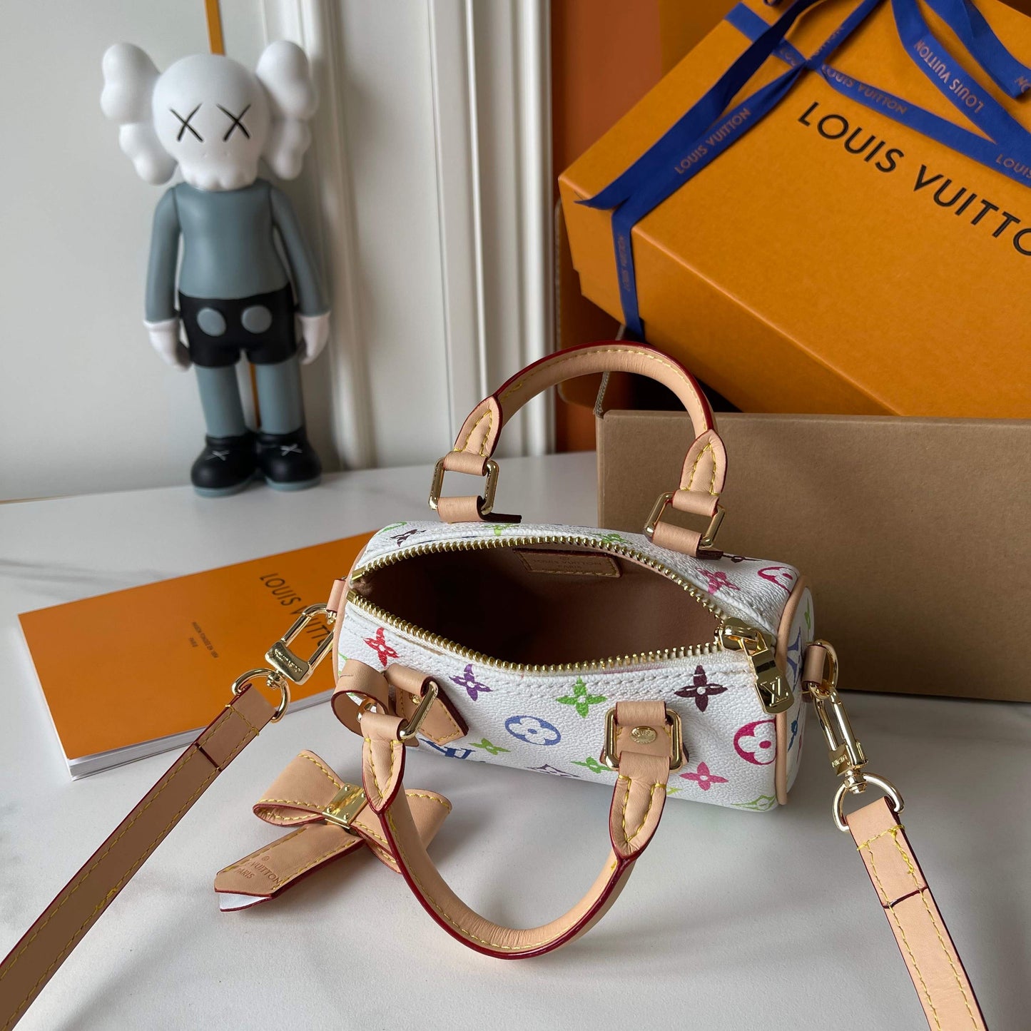 1WE98BDE Stylish leather bag