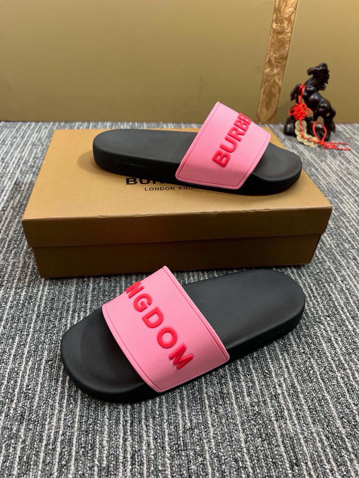 535ZR255ZDE Stylish Slippers