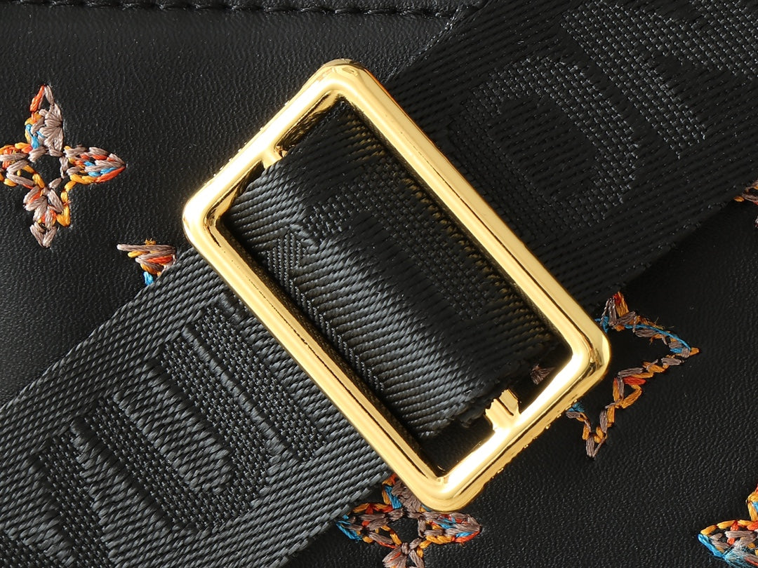 155NE16BDE Stylish leather bag