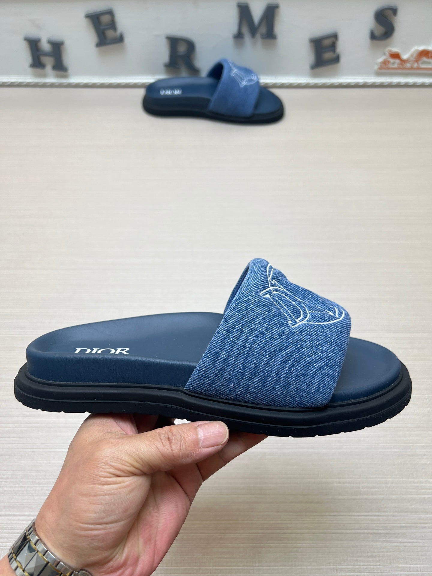 54D168ZDE Stylish leather slippers