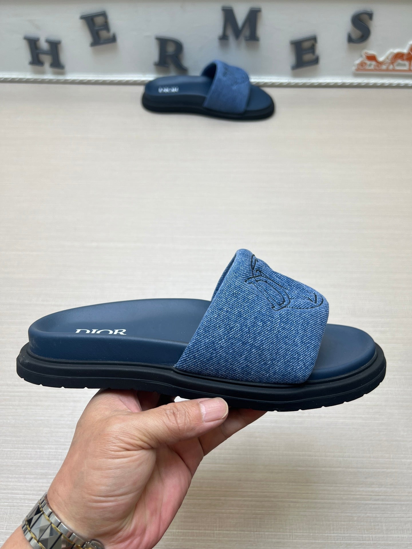 54D168ZDE Stylish leather slippers