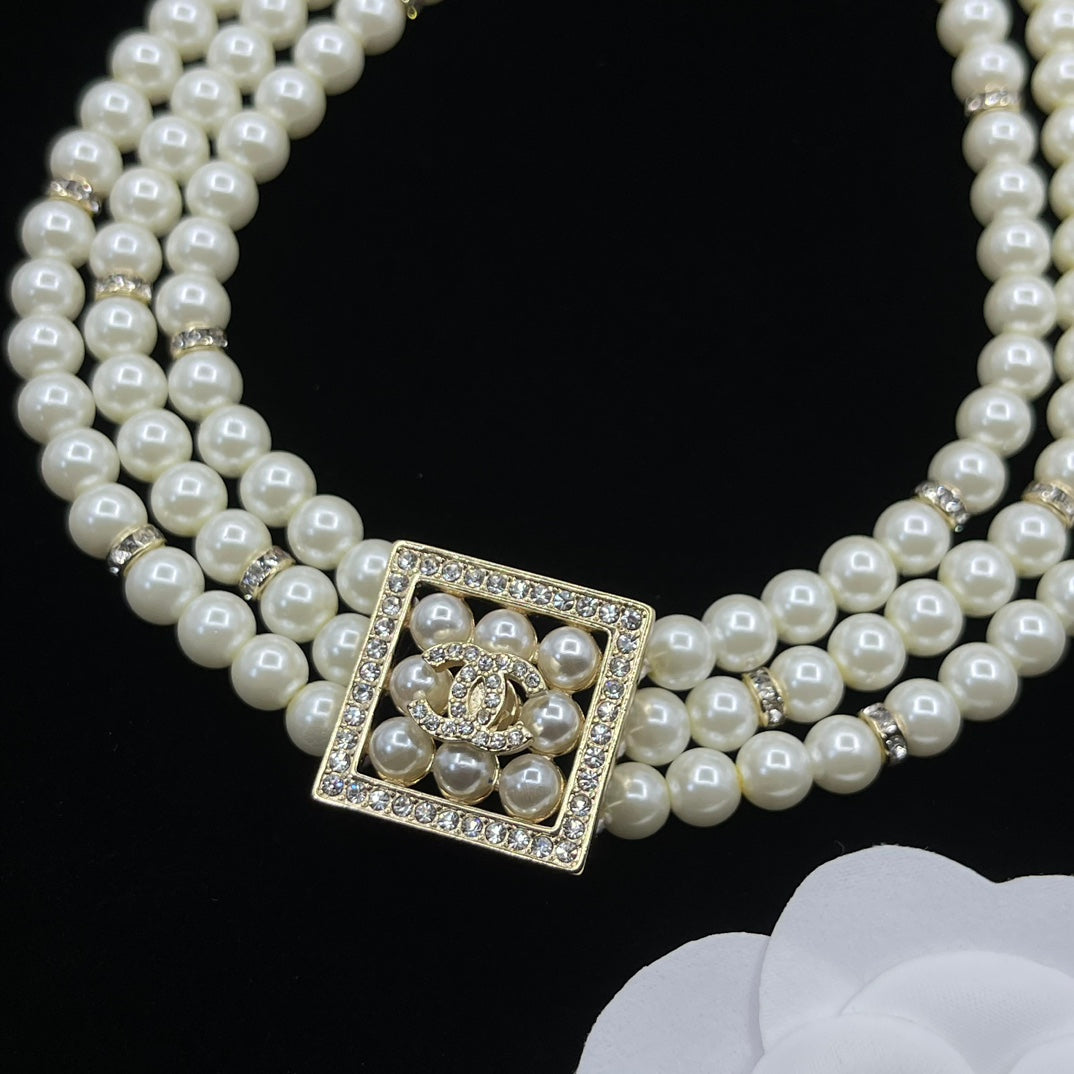 14C928XDE Stylish Necklaces