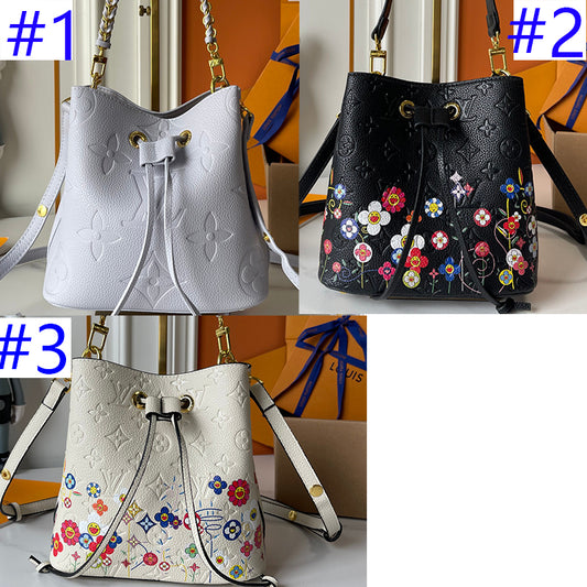 15RE33BDE Stylish leather bag