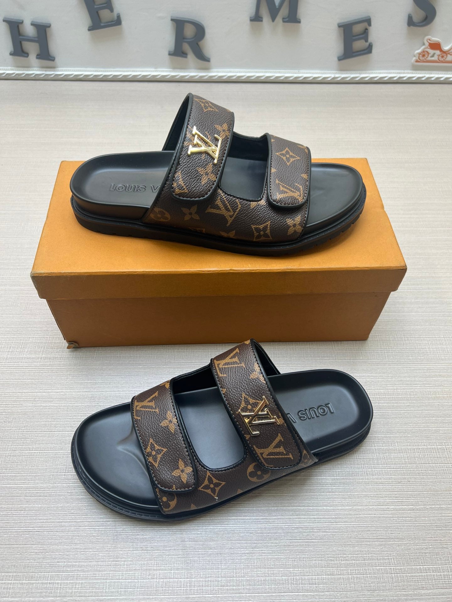 54E11ZDE Stylish slippers