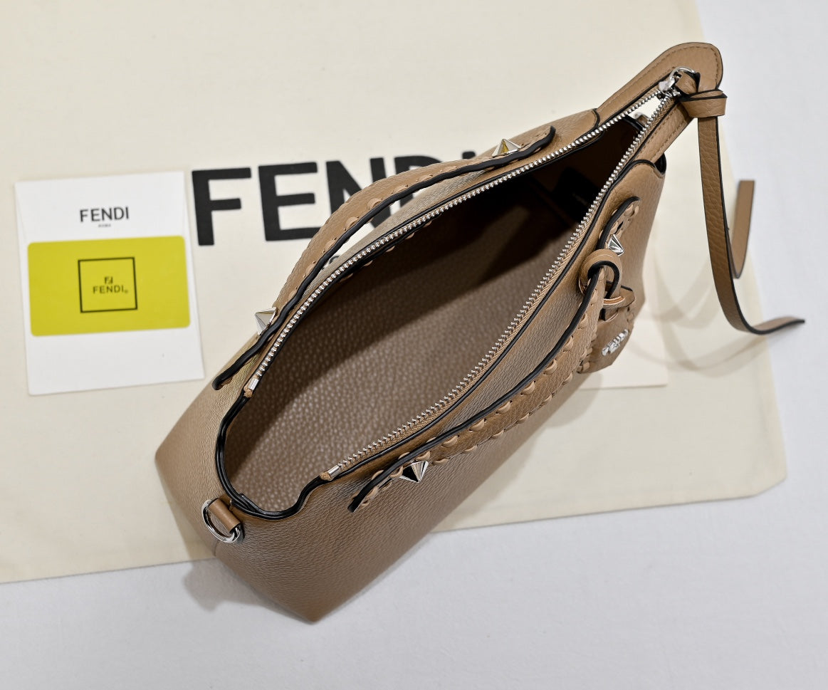 1WF109BDE Stylish leather bag