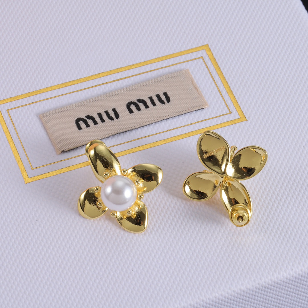 14A526EDE Stylish Earrings