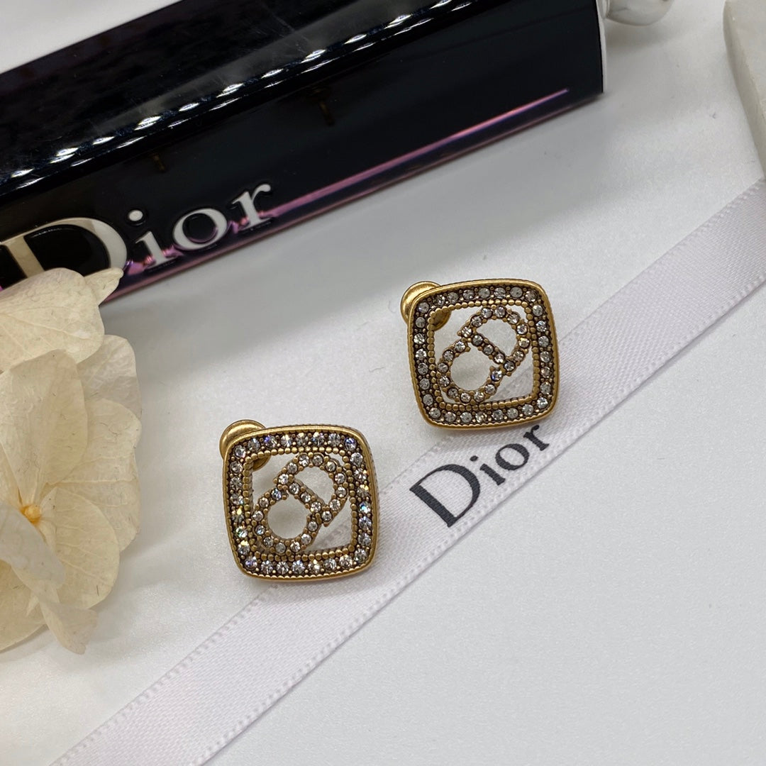 1YD144EDE Stylish Earrings