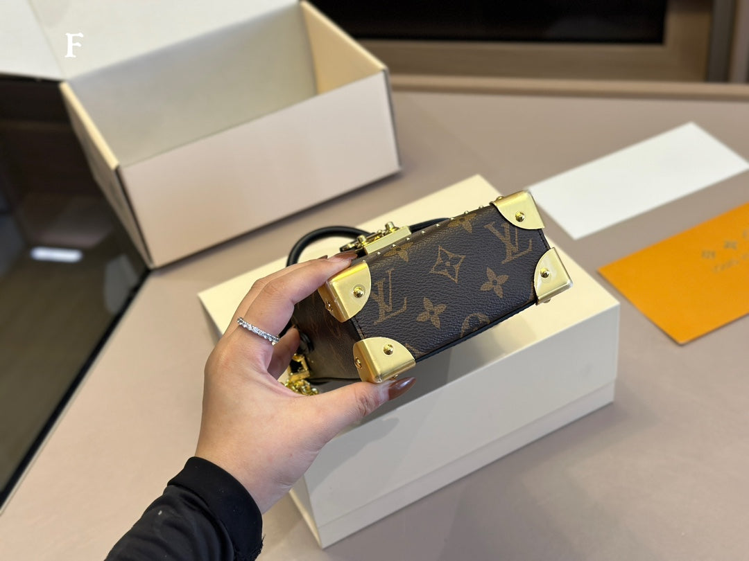 6XE135BDE Stylish leather bag 