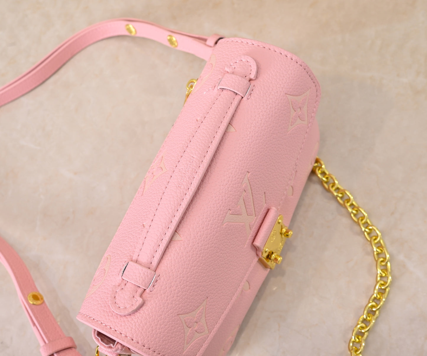 155NE38BDE Stylish leather bag