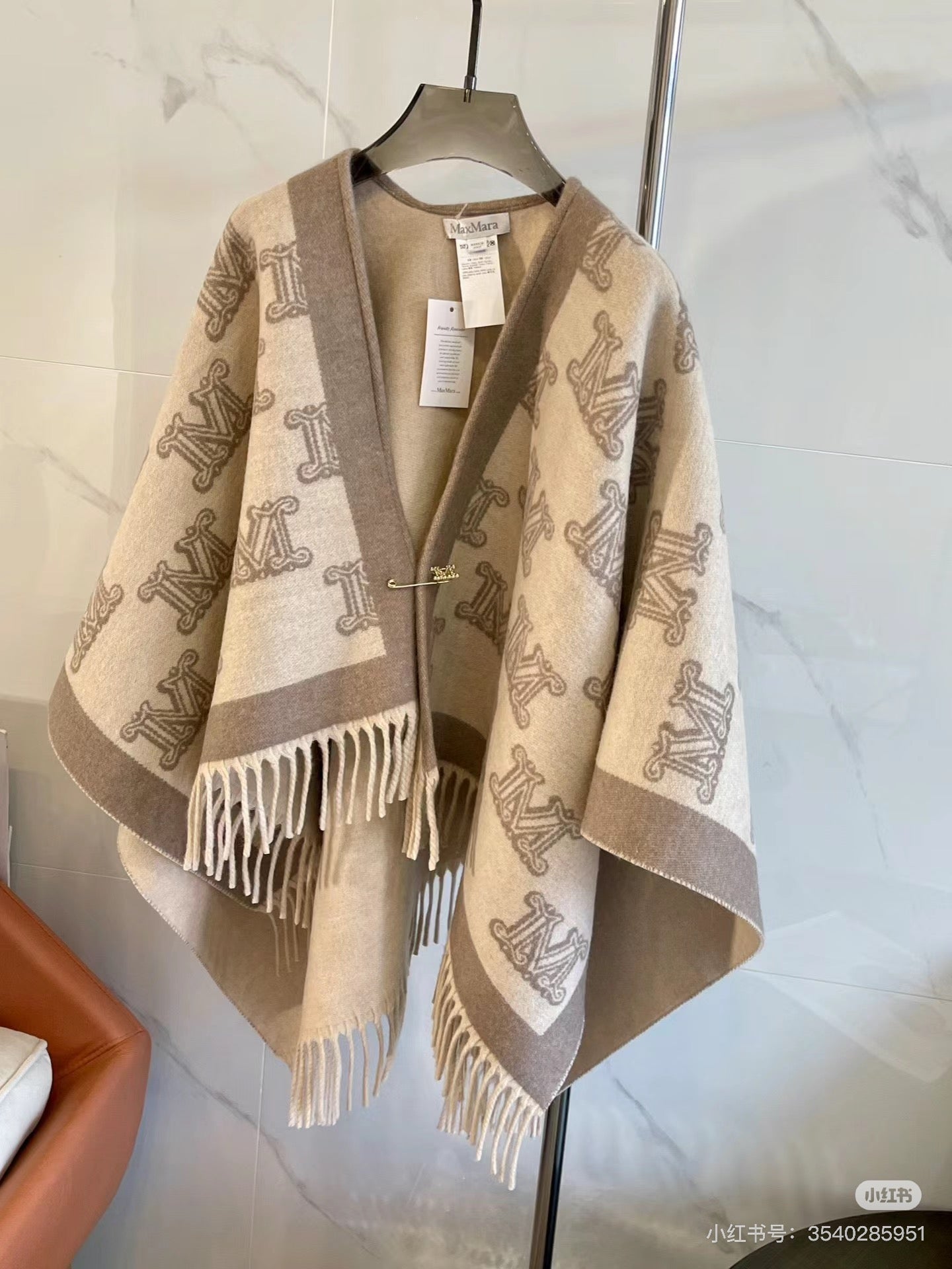 175RA52WDE Stylish cape