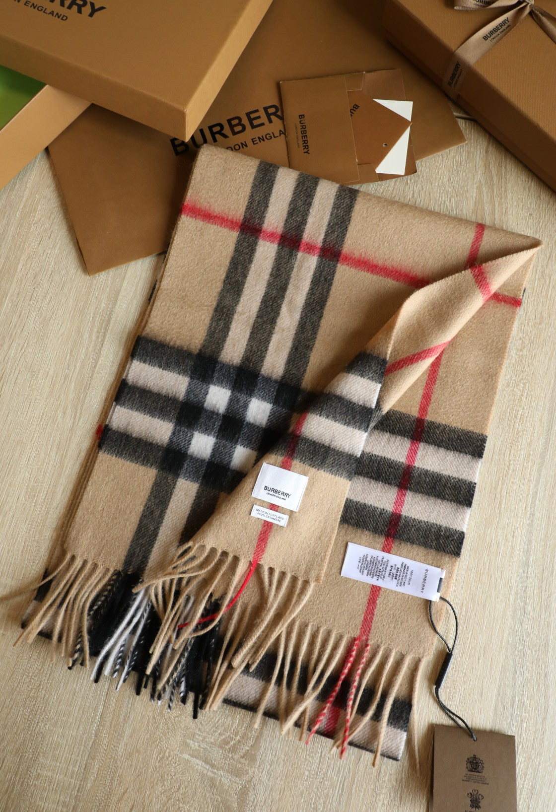 185ZR1WDE Stylish Winter Scarves