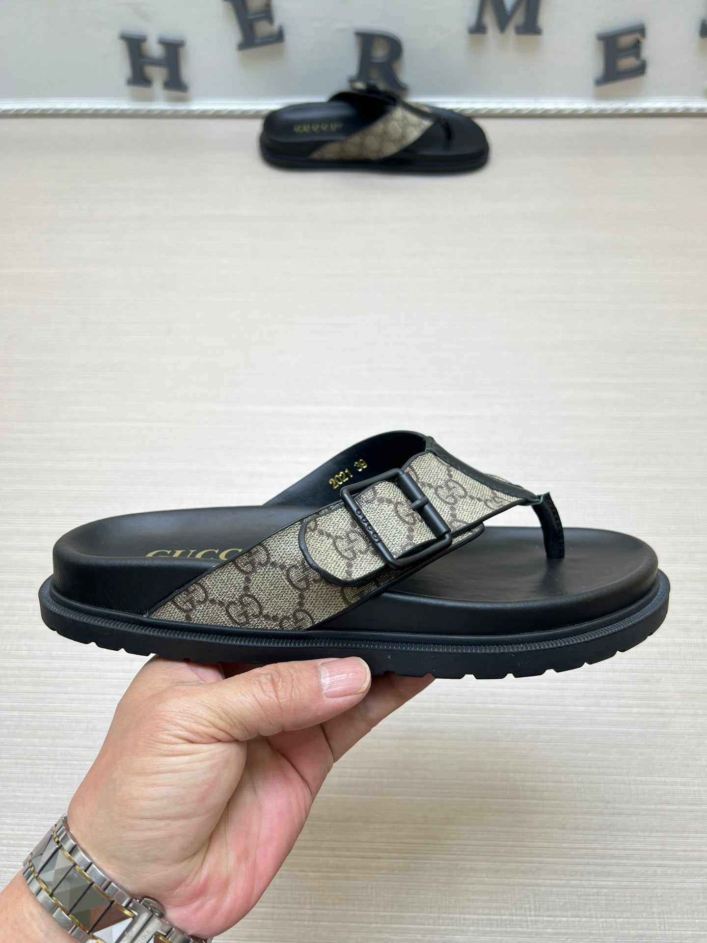 54B90ZDE Stylish slippers