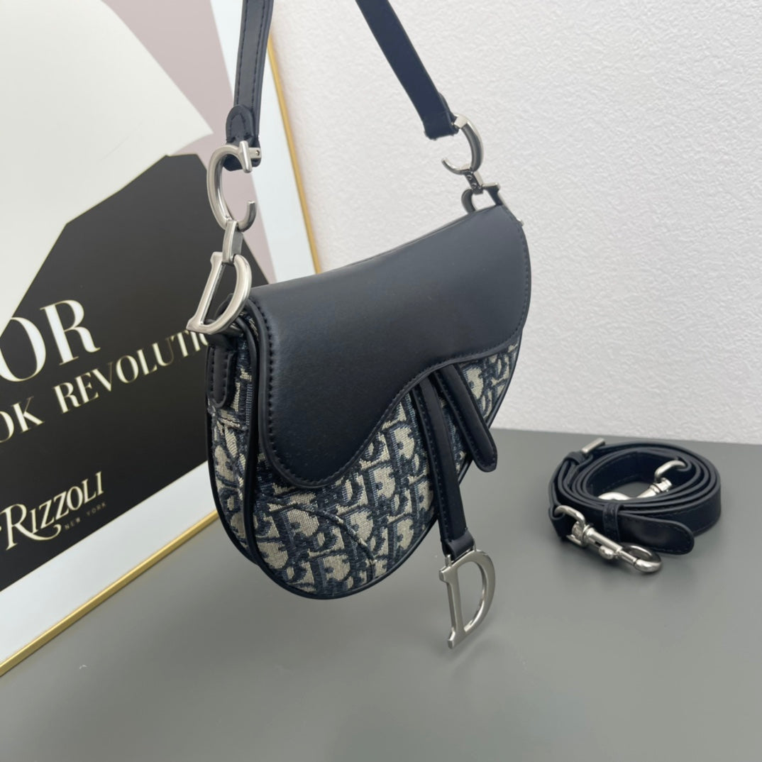 1WD90BDE Stylish leather bag