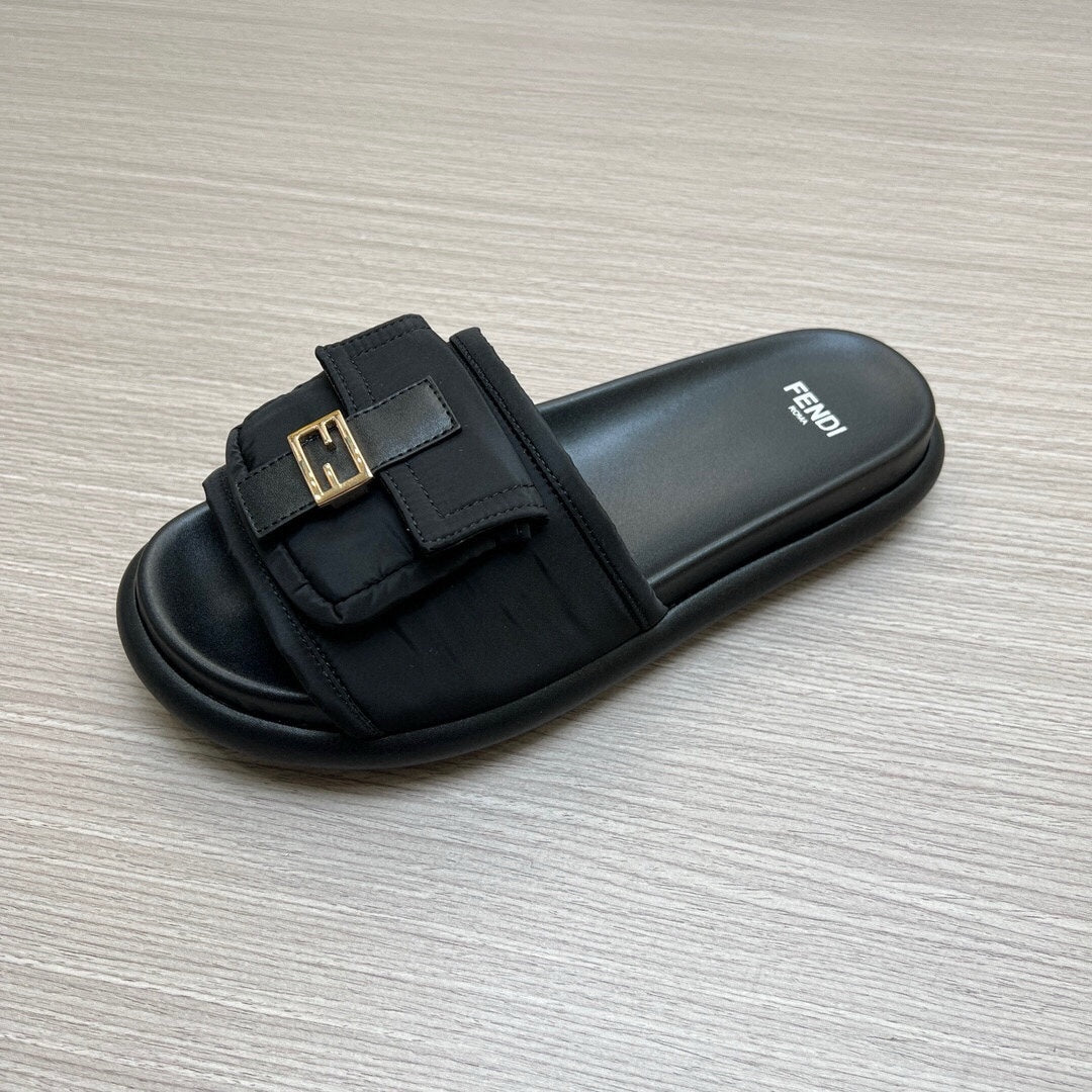 54F125ZDE Stylish slippers