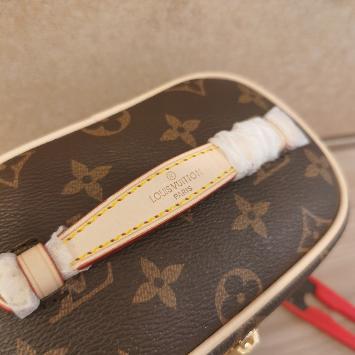 1XE273BDE Stylish leather bag 