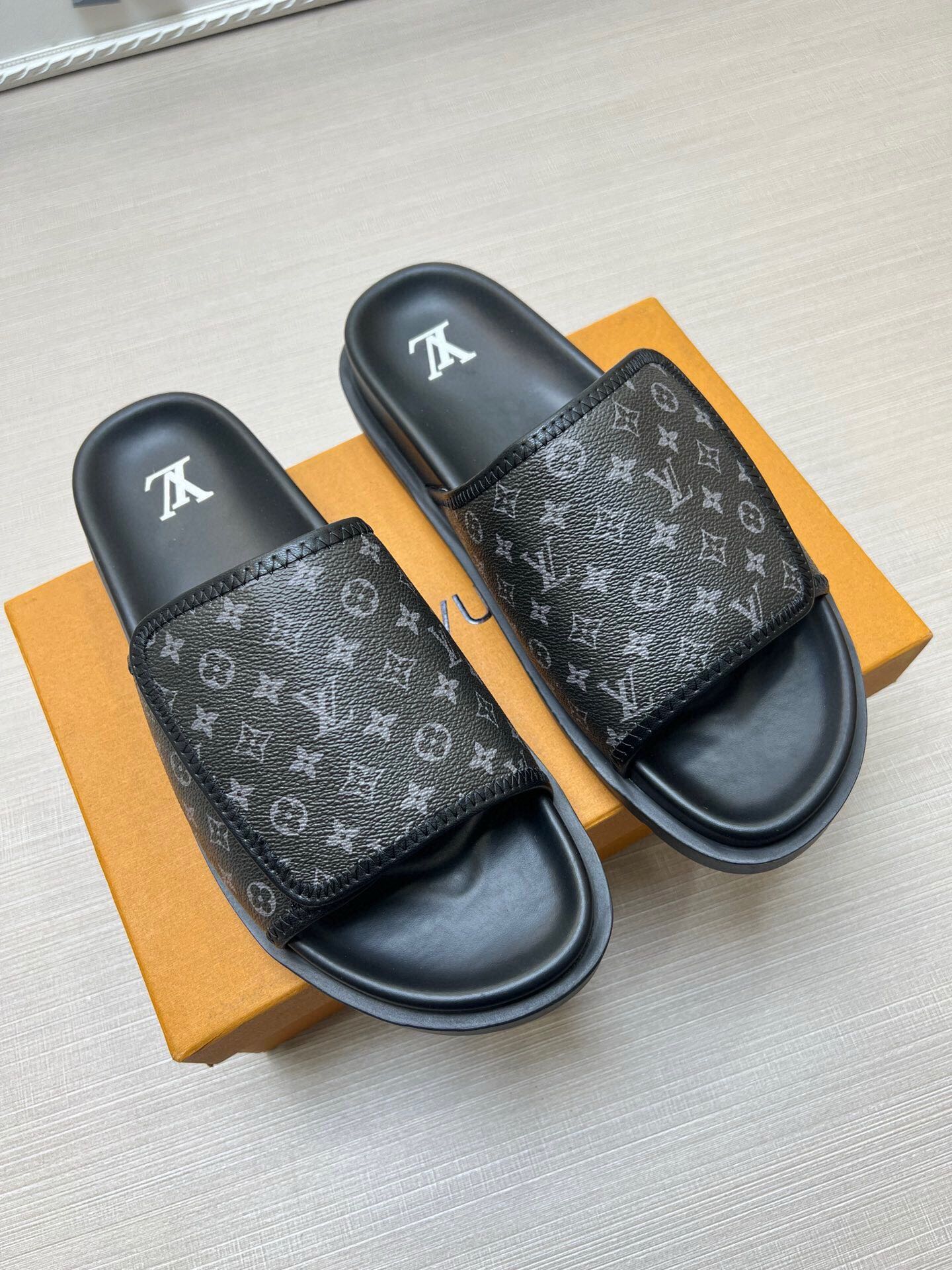 5WE246ZDE Stylish Slippers