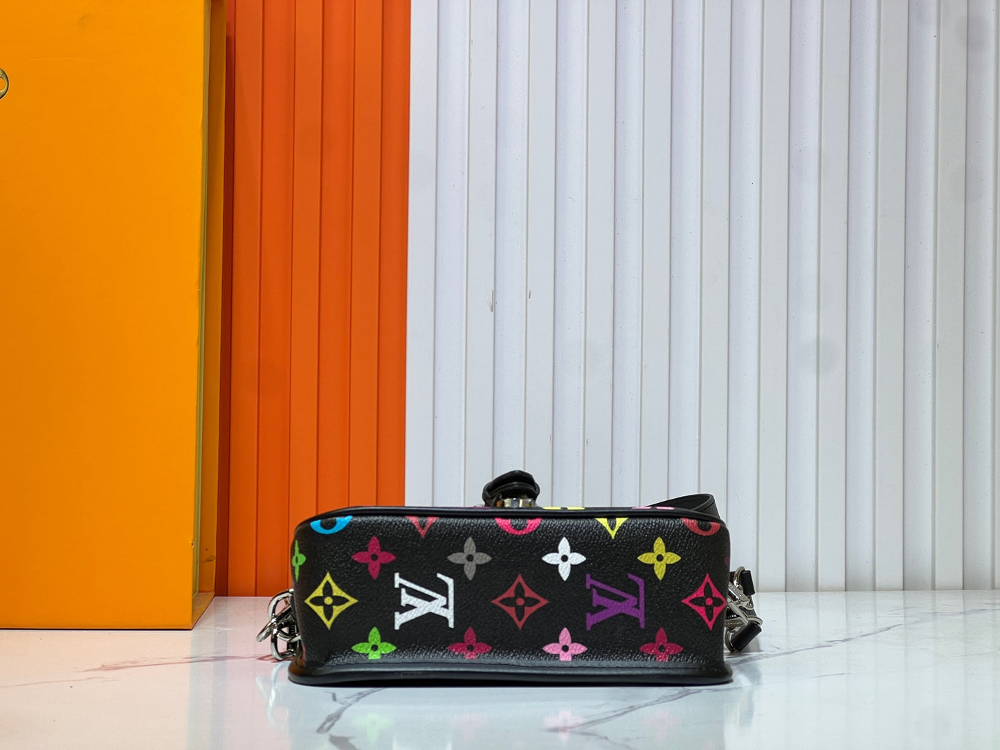 15XE1BDE Stylish leather bag