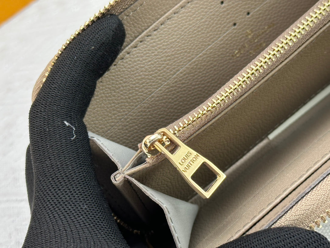 15RE79BDE Stylish leather bag