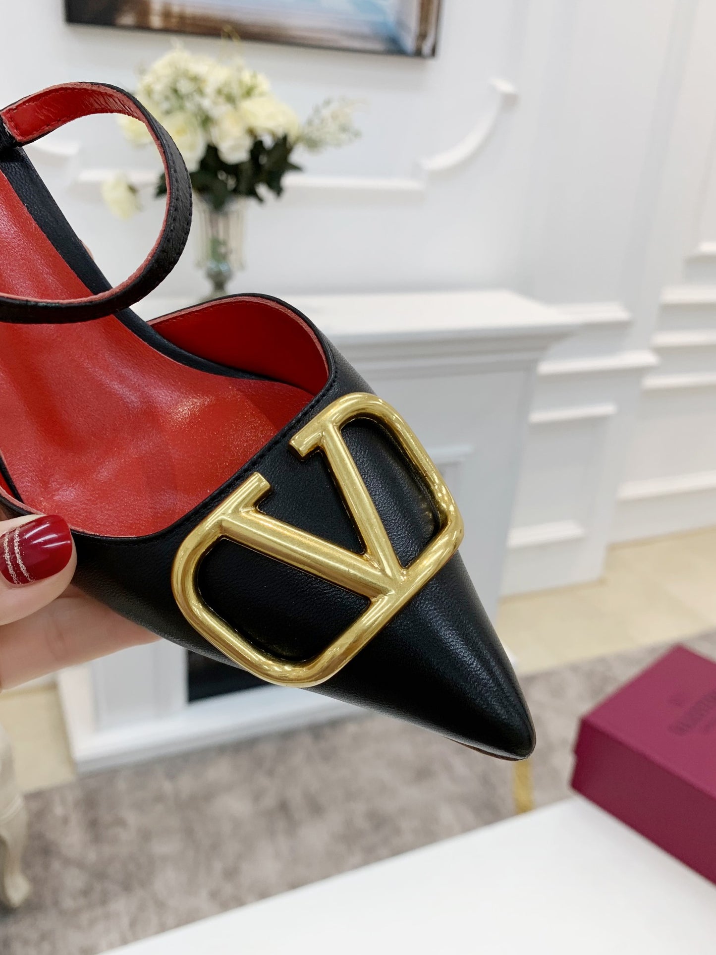 2YVL28ZDE Stylish leather  High heels
