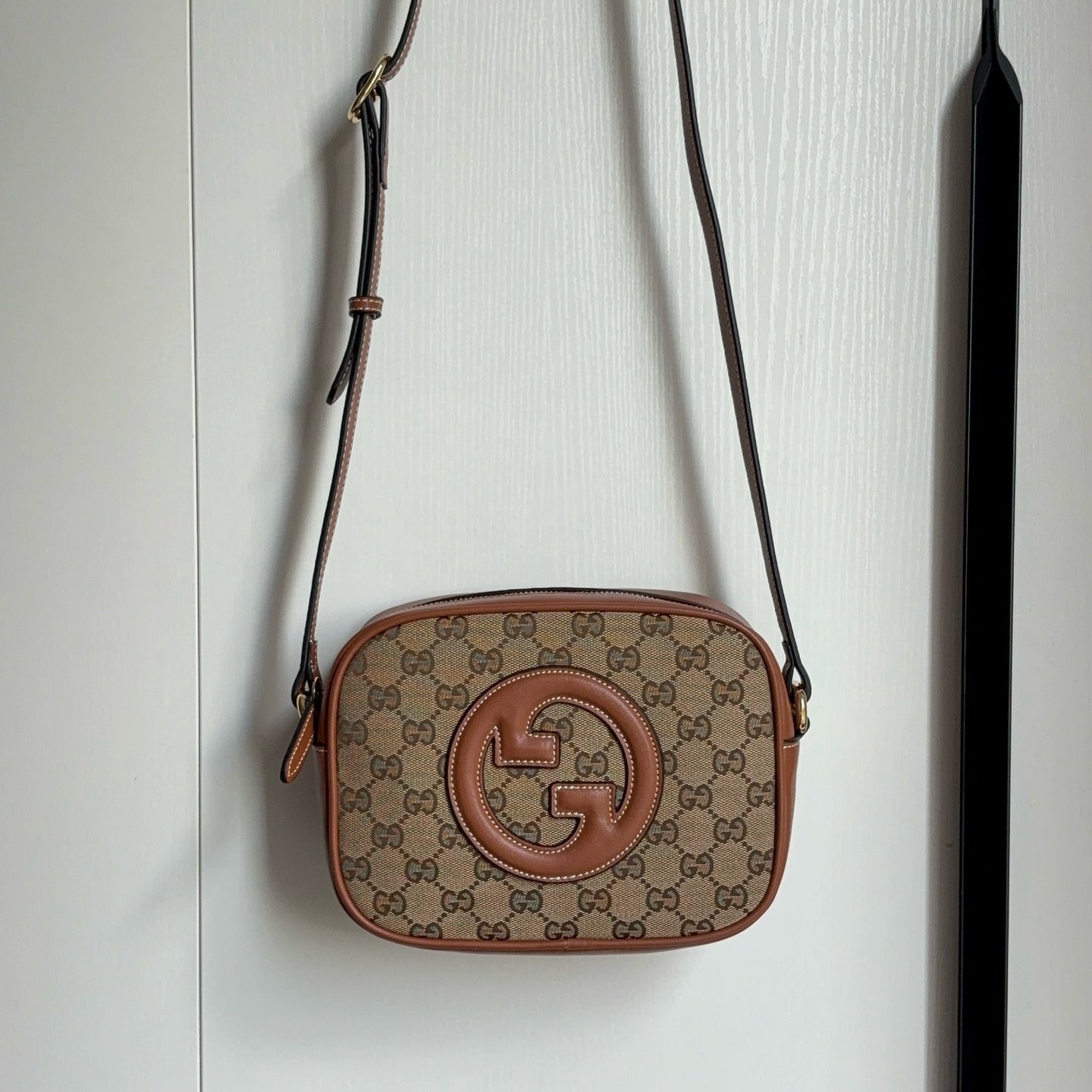 2WB18BDE Stylish leather bag