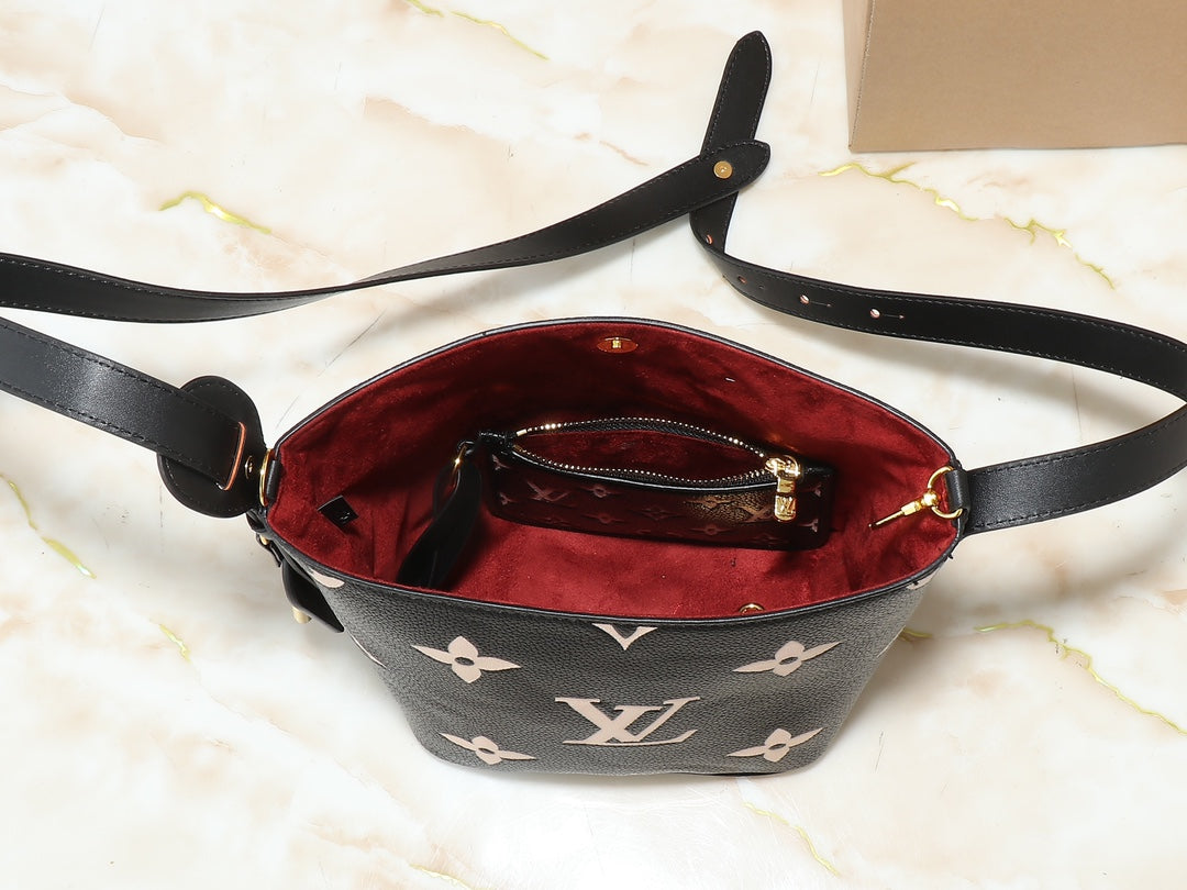 2WE3BDE Stylish leather bag