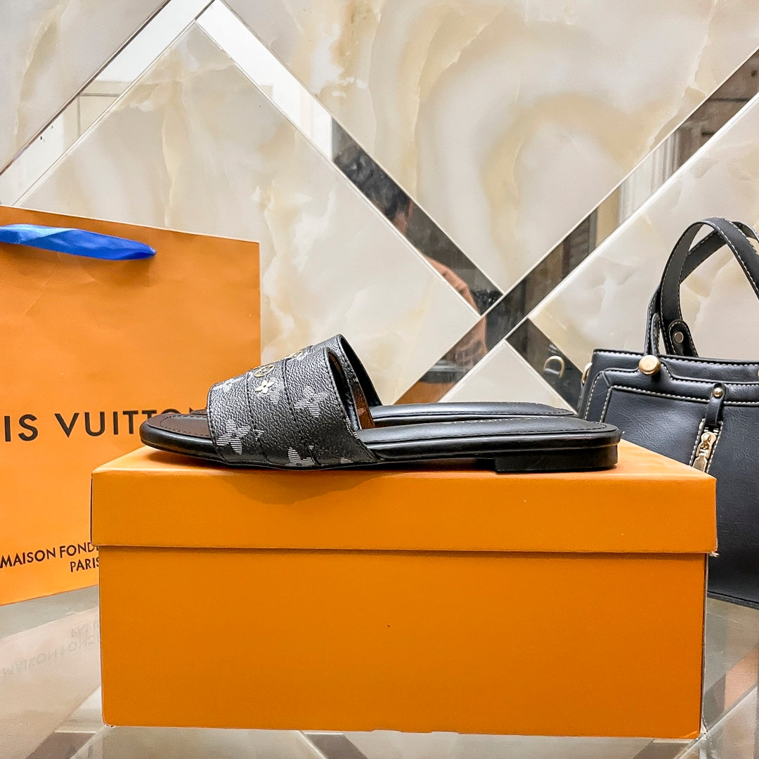 14E96ZDE Stylish Slippers