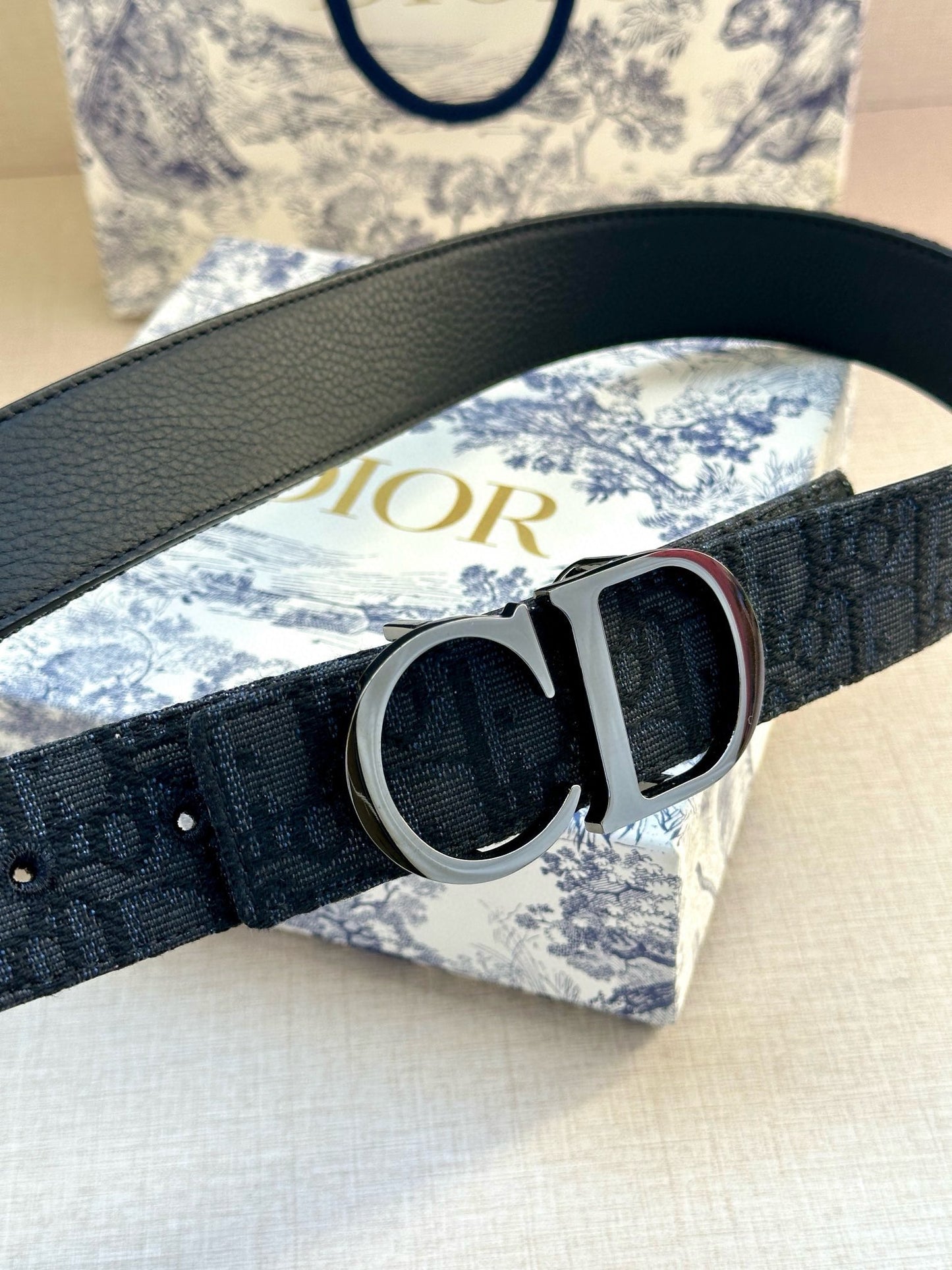 155RD206PDE Stylish  High quality belt With full package