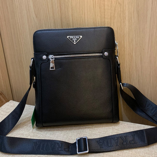 2XPD308BDE Stylish leather bag 