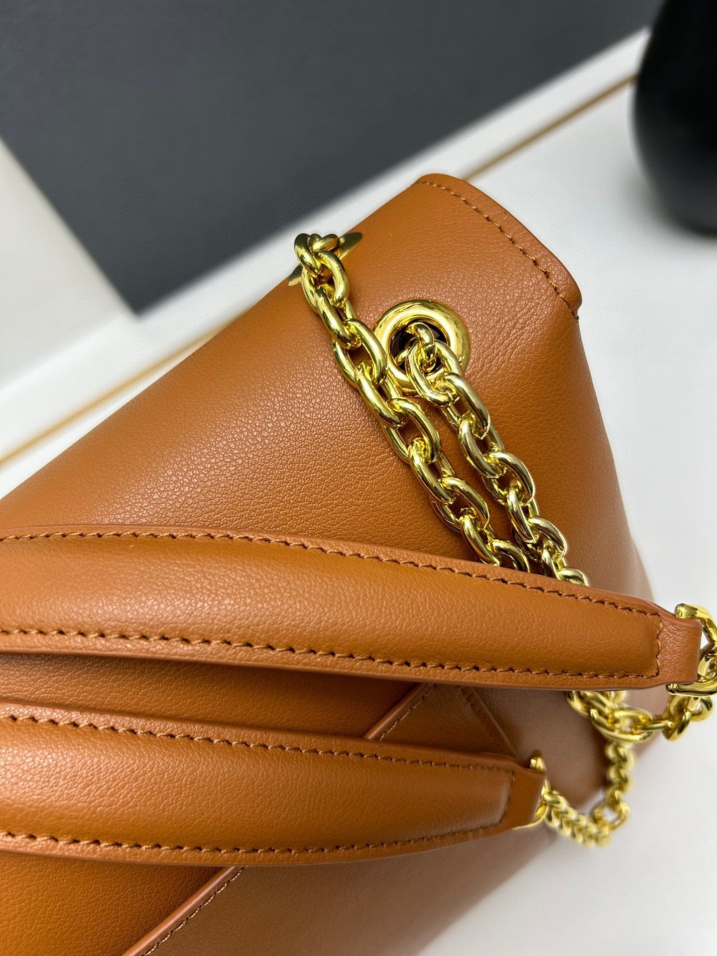 1XPD403BDE Stylish leather bag