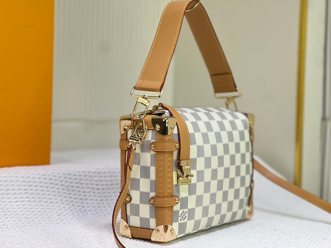 155NE18BDE Stylish leather bag