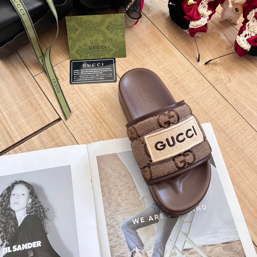 14B84ZDE Stylish Slippers