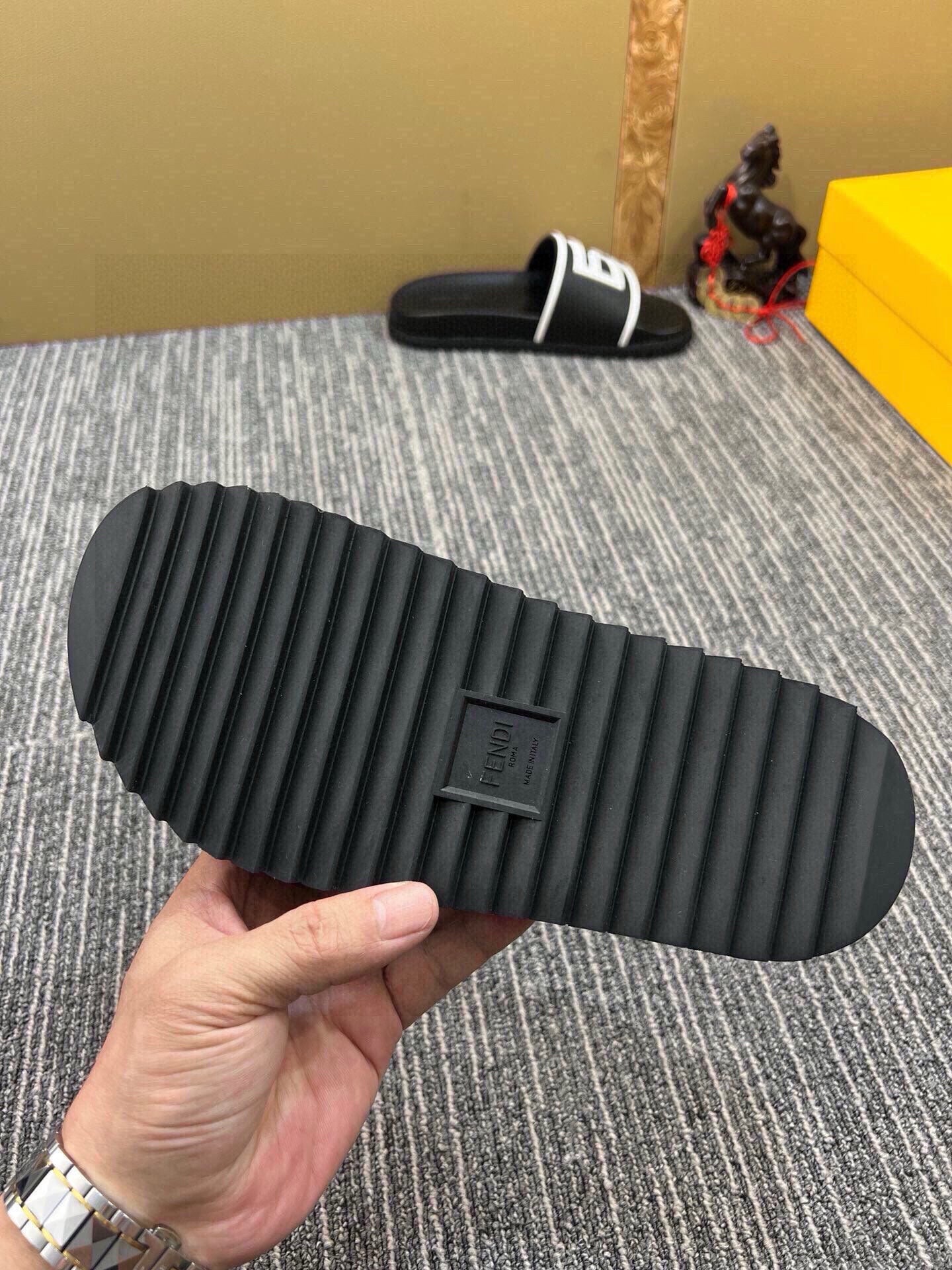 535ZF286ZDE Stylish Slippers