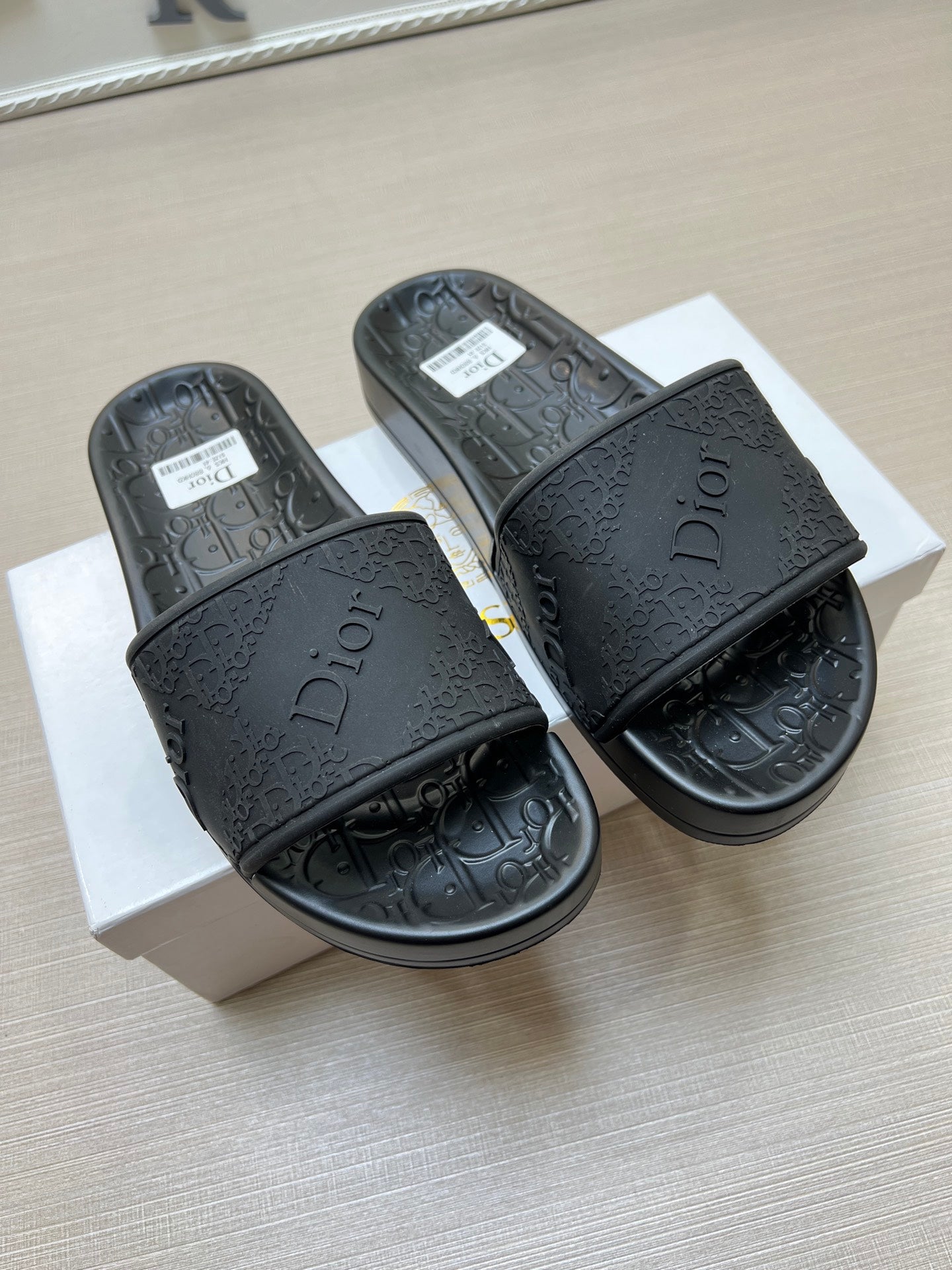 535ZD279ZDE Stylish Slippers