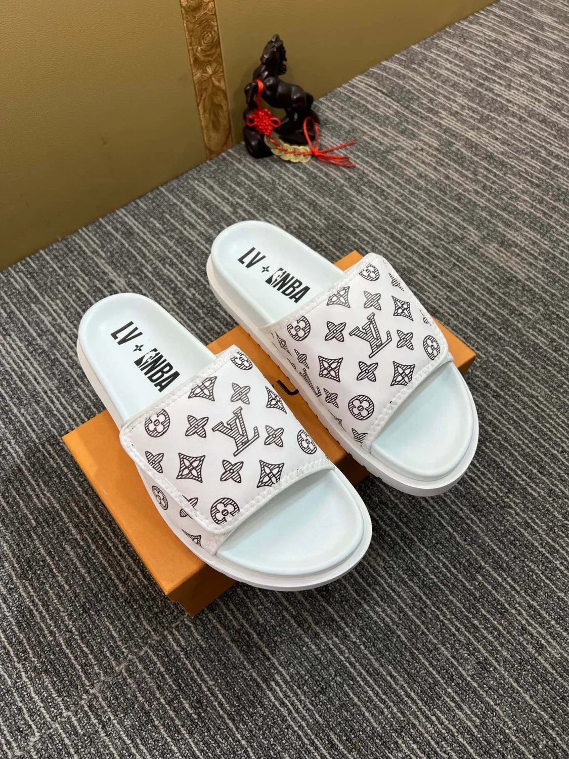 5YE47ZDE Stylish Slippers