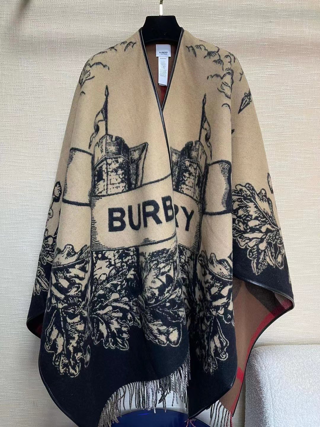 175RR54WDE Stylish cape