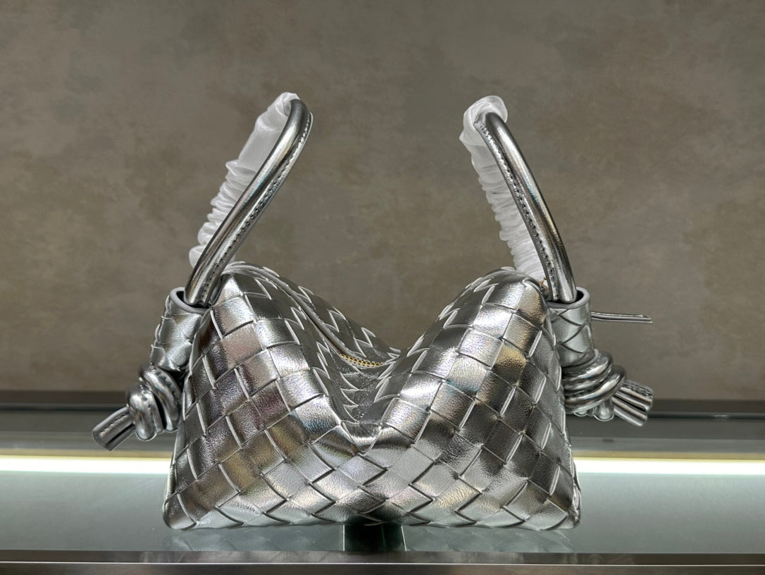 1XA84BDE Stylish leather bag