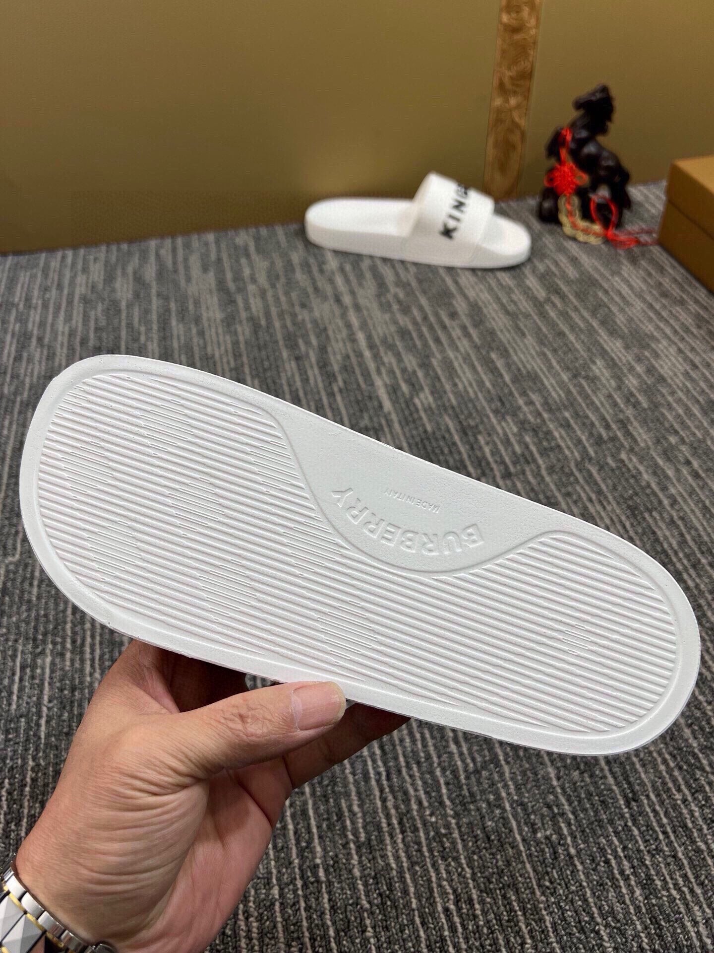 535ZR256ZDE Stylish Slippers