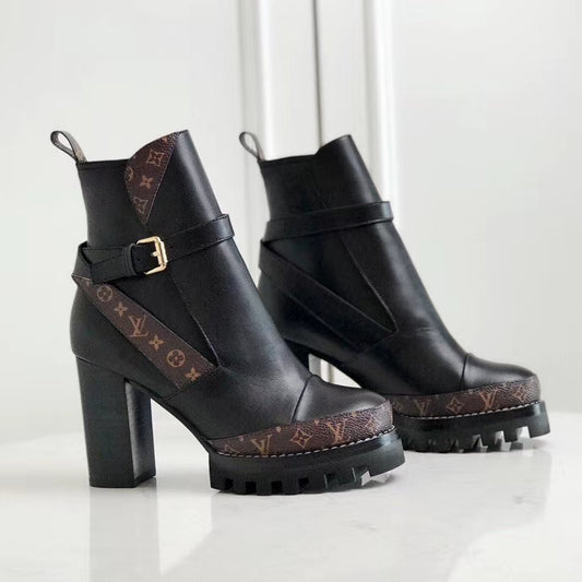 2E01ZDE Stylish Boots