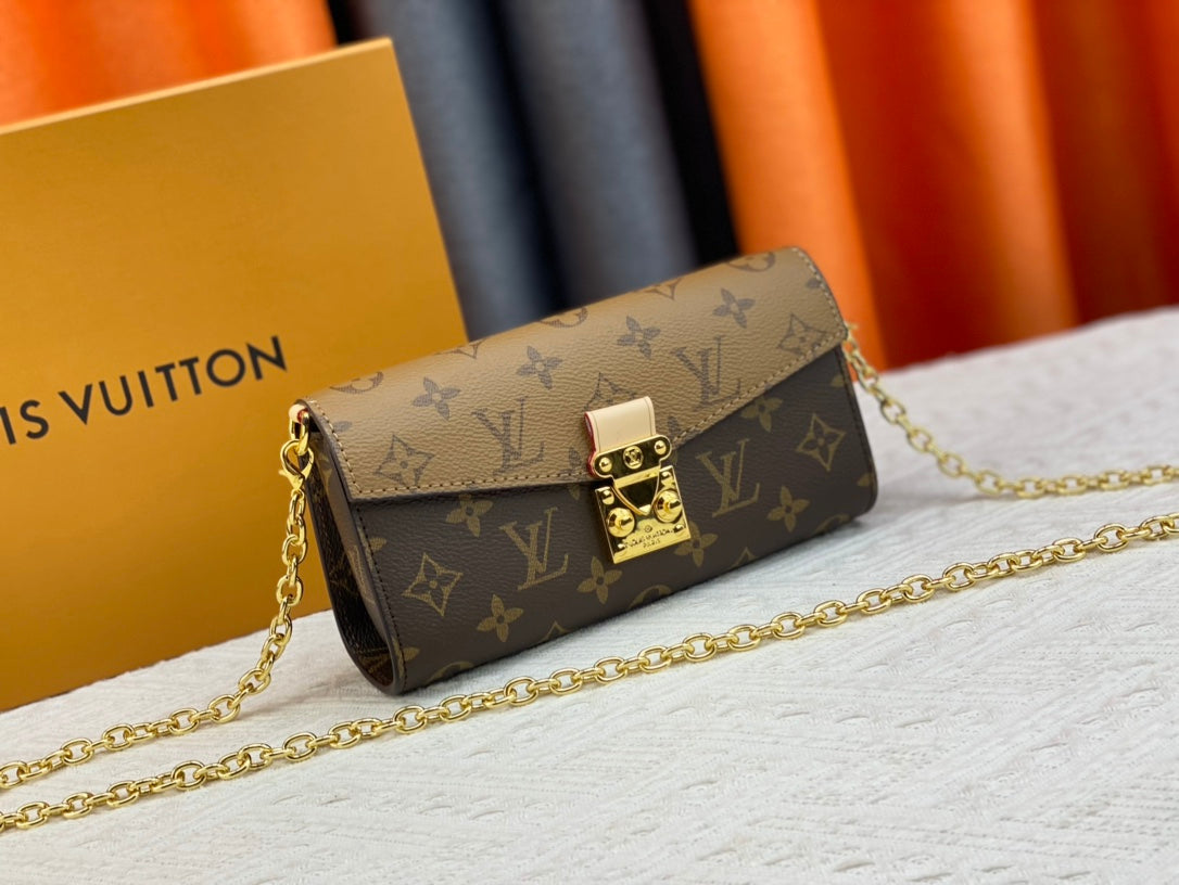 1XE32BDE Stylish leather bag 