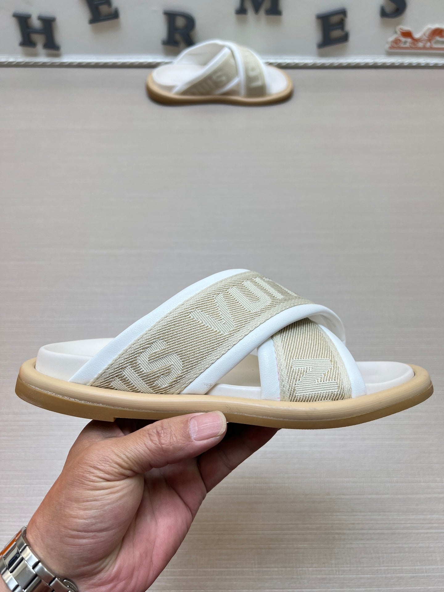 535ZE271ZDE Stylish Slippers