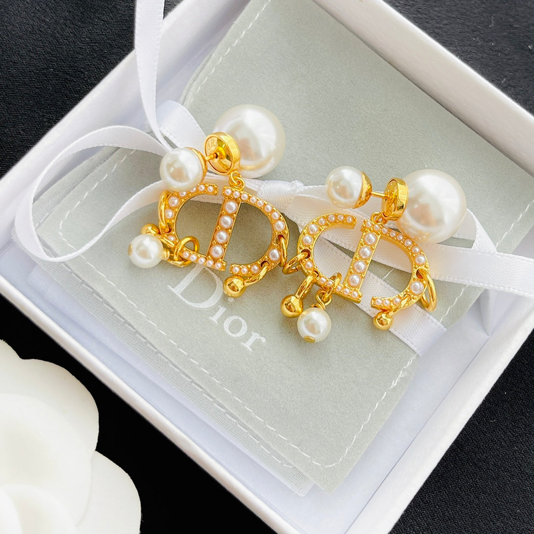 14D220EDE Stylish Earrings