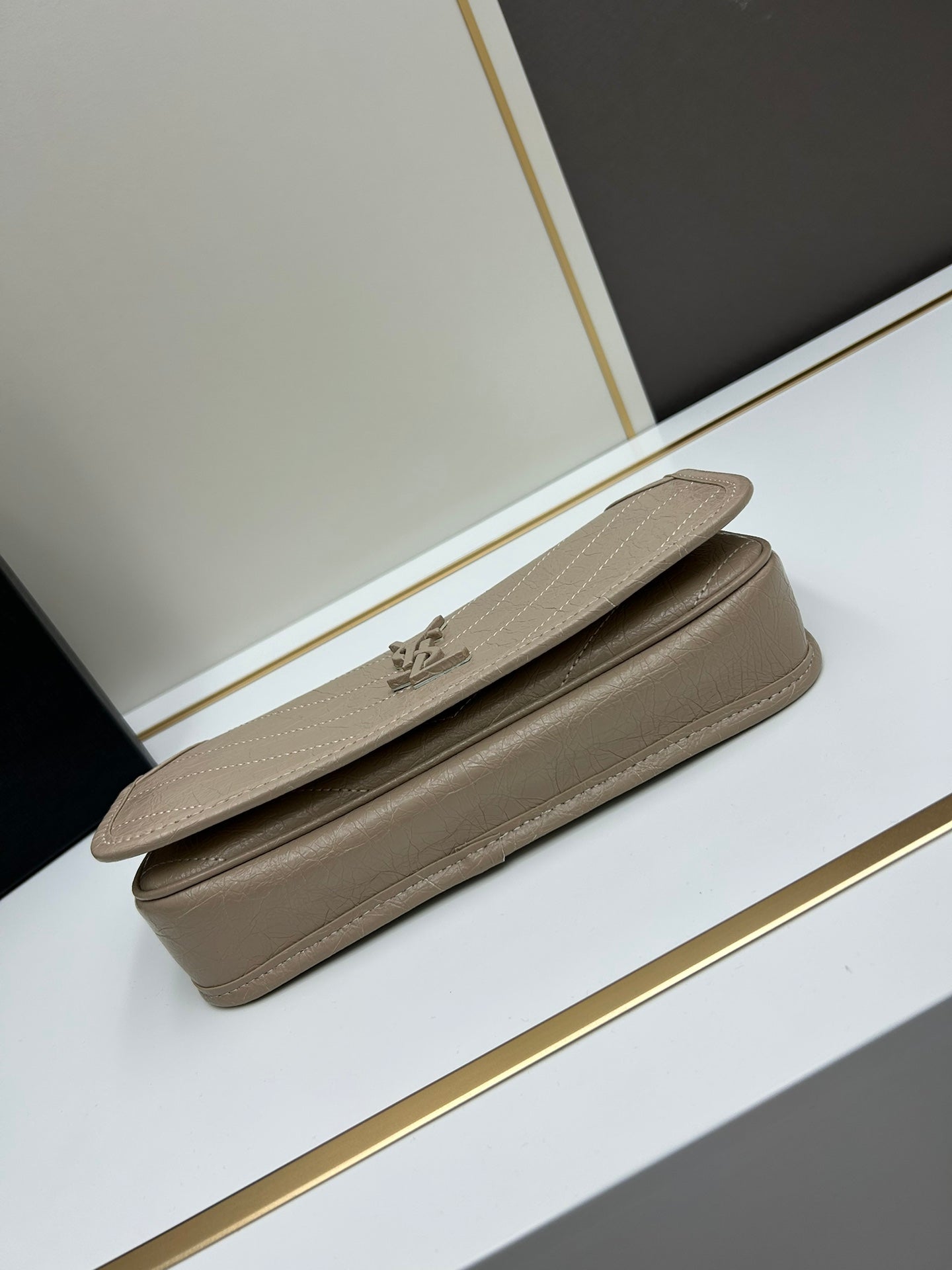 1XB460BDE Stylish leather bag