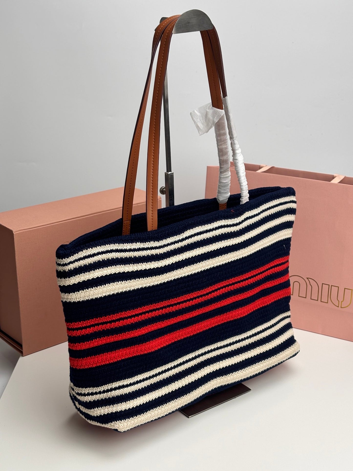 1XA78BDE Stylish Woven Bag